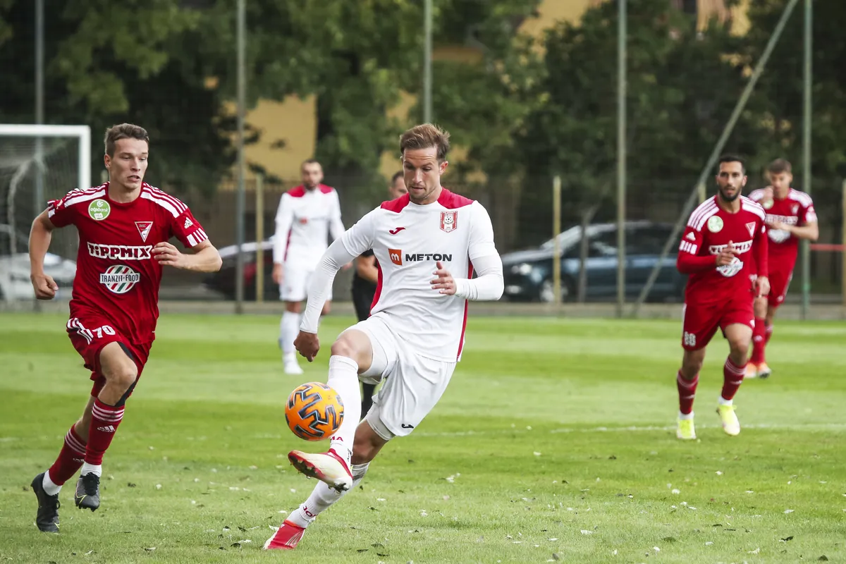 Lóránt Lettner playing in a Hungarian league match